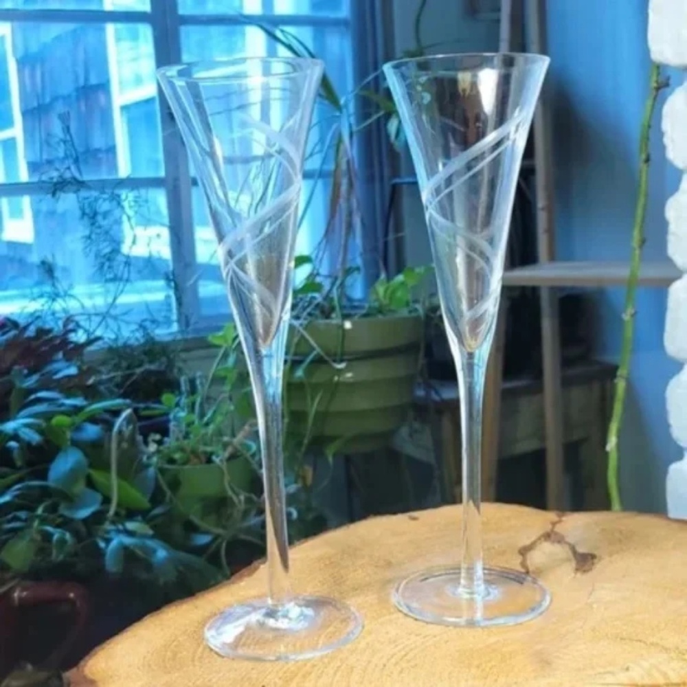 Champagne Flutes with Etched Swirl